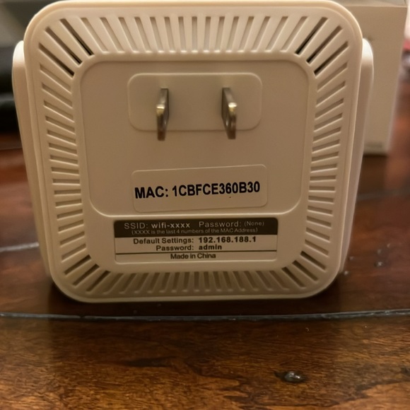 Plug-in Wi-Fi Repeater - Range Extender (300Mbps) 2.4GHz 802.11n/g/b • NIB - Picture 2 of 10